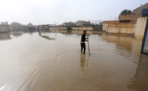 صور.. السيول تغمر مناطق عديدة فى العراق والأهالى يخلون منازلهم