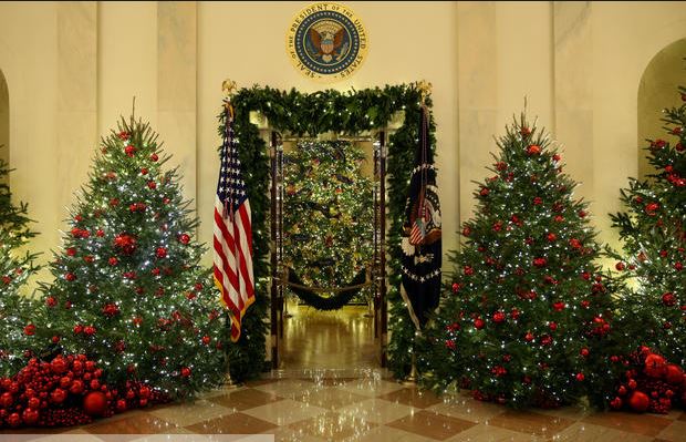 بالصور ... ميلانيا ترامب تضيء شجرة عيد الميلاد الرئيسية في الولايات المتحدة