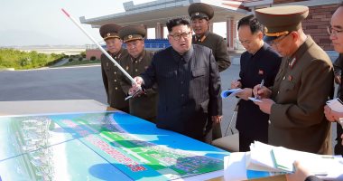 زعيم كوريا الشمالية يتفقد عمليات إنشاء منطقة سياحية ساحلية