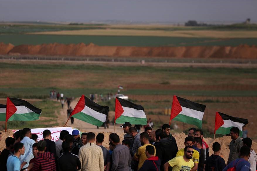 استشهاد مسعفة فلسطينية وجرح العشرات في الجمعة العاشرة من مسيرات العودة