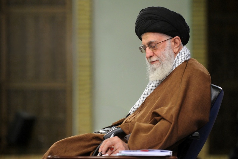 قائد الثورة الاسلامية يقدم التعازي بحادث تحطم طائرة الشحن الايرانية