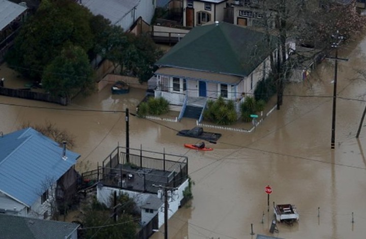 غرق 2000 منزل وإجلاء الآلاف بسبب فيضان بكاليفورنيا