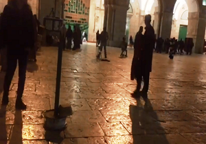 الشرطة الإسرائيلية تخلي المسجد الأقصى من المعتكفين بالقوة