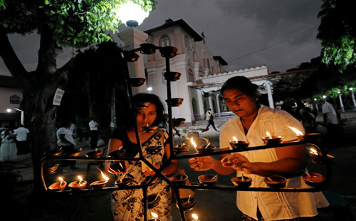 صور.. تأبين ضحايا سريلانكا بعد مرور شهر من أحداث الأحد الدامى