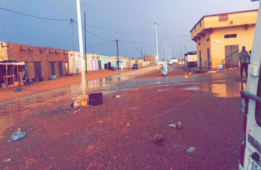 توزيع مساعدات على المتضررين من العواصف المطرية الاخيرة في موريتانيا
