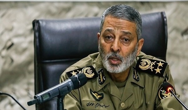 قائد الجيش الايراني: الكادر الطبي أثبت لياقته في صيانة صحة المواطنين