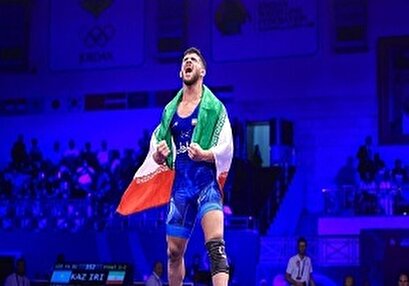 مصارع إيراني يفوز بالميدالية الذهبية في منافسات بلغاريا