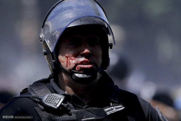 Argentinean protesters clash with police
