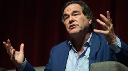 US govt could 'lose perspective' & move towards war - Oliver Stone