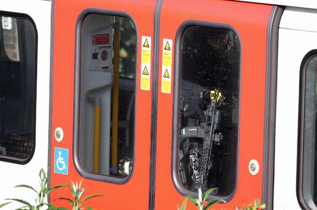 British police hunt for London train bomb suspects
