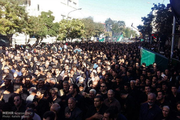 Iranians mourning for Imam Hossein’s martyrdom
