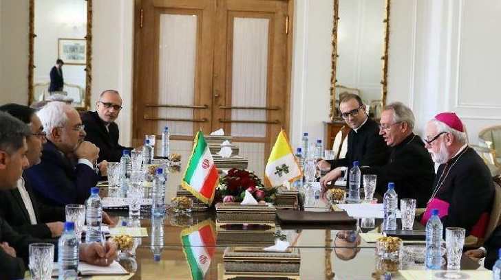 Zarif meets with Vatican foreign minister