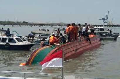 Eight killed, 13 missing after boat capsizes in Indonesia