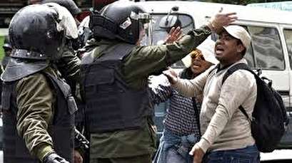 Police and protesters face off in Bolivia