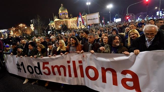 Serbians protest against government for fourth week
