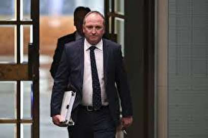 Cracks widen in Australian coalition as deputy PM calls Turnbull 'inept'