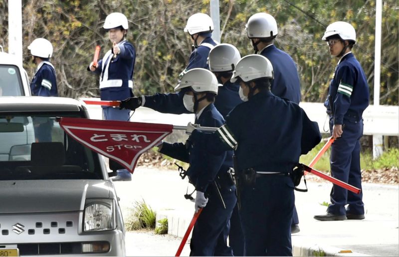 Hundreds of Japanese police on manhunt for escaped thief