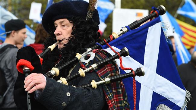 Thousands march in Glasgow for independence in Scotland