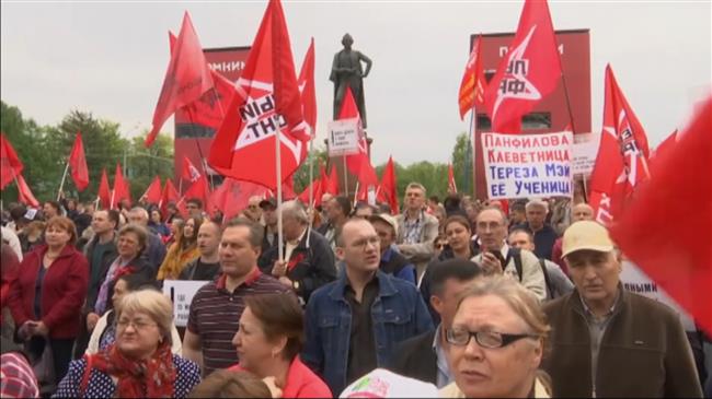 Hundreds rally to protest Putin's inauguration