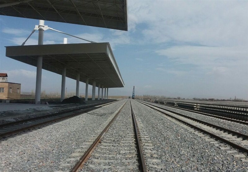 Iran builds first home-made rail tracks
