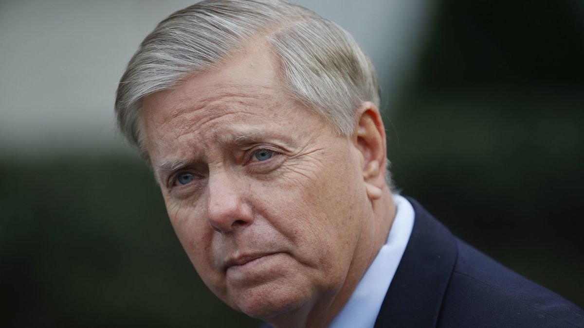 Graham urges Trump open government temporarily