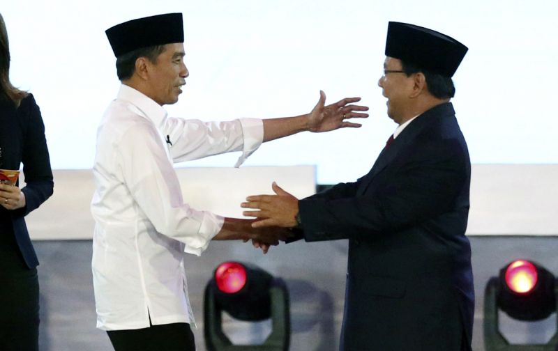 Indonesian presidential candidates spar over corruption