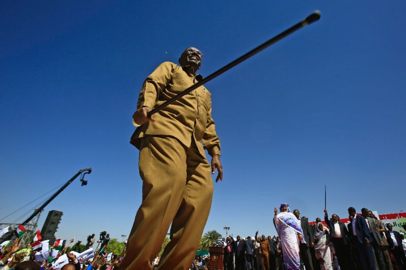 Sudan's Bashir visits Egypt to meet Sisi