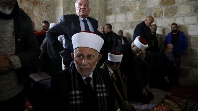 Israel bans 2 Muslim clerics from entering al-Aqsa for 1 week