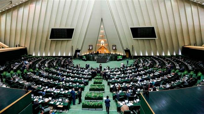 Iranian lawmakers hail IRGC for seizure of British tanker