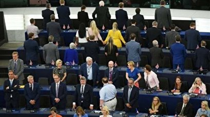 Brexit party makes a splash at the opening of EU parliament