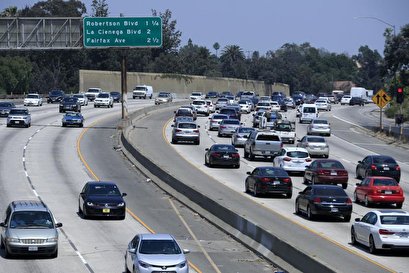 Falling carbon emissions aren't harming California economy, study says