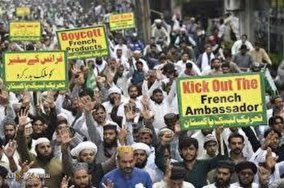 Pakistan govt. under public pressure to expel French envoy over blasphemous cartoons