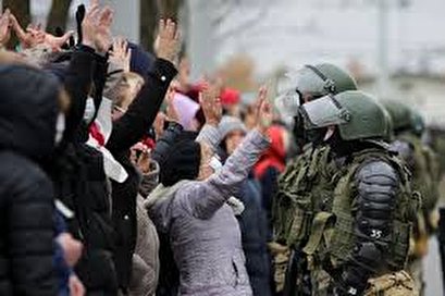 Belarus protesters defy police warnings, rally in Minsk again