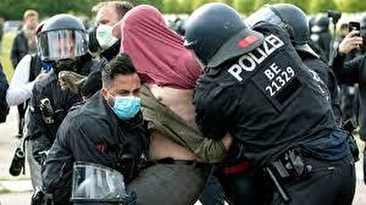 German police clash with anti-lockdown protesters