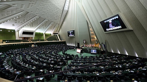 Iranian Parl. opposes gradual sanctions lifting