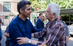 شادی سربازان یگان رزم نواز و واکنش سردار کمالی/ انتقاد خداداد عزیزی از صحبت‌های کارگردان معروف سینما/ رد شدن شاخه درخت از بدن پسربچه هندی/ پرستیدن ترامپ توسط مرد هندی + فیلم