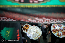طبخ غذای متبرک رضوی برای بیمارستان‌های تهران