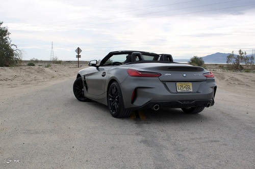 مقایسه تویوتا سوپرا و بی ام و Z4: دو خودروی اسپرت بسیار متفاوت + تصاویر