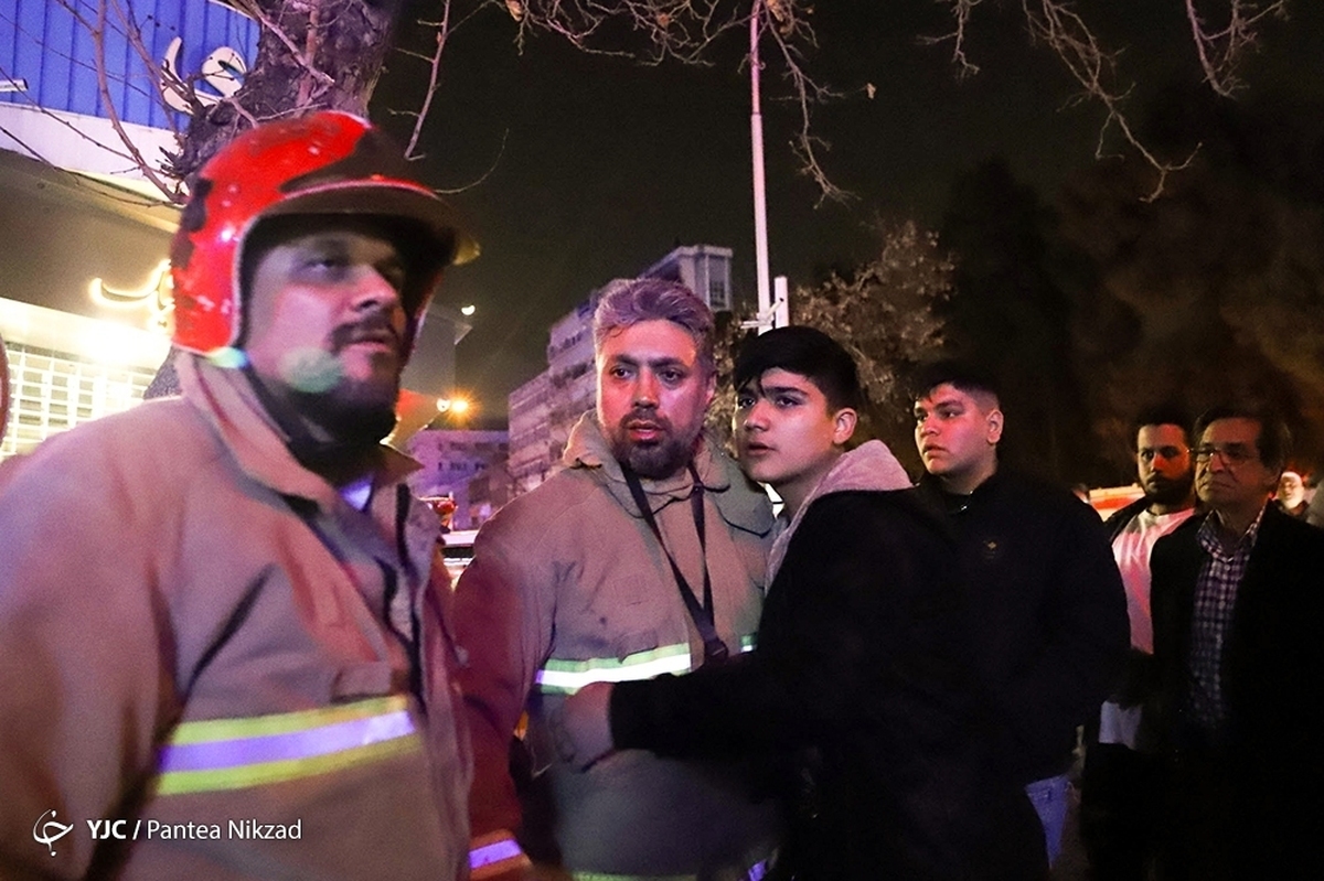 آتش سوزی مهیب یک انبار لوازم خانگی در حومه مشهد