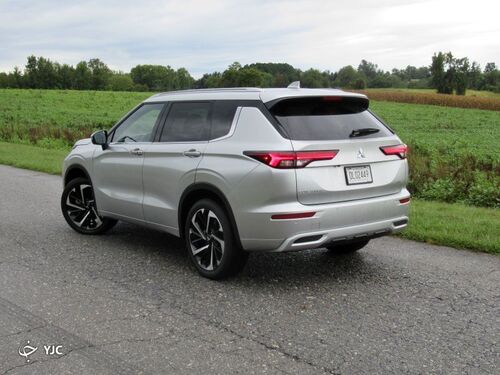 میتسوبیشی اوتلندر 2022 در مقابل فولکس واگن تیگوان 2022 + فیلم