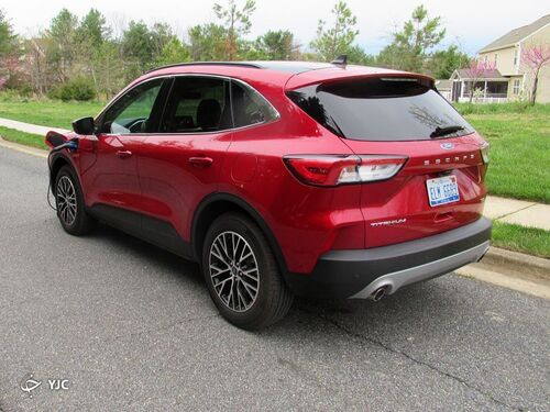 فورد اسکیپ PHEV 2022 در مقابل تویوتا راو4 پرایم 2022