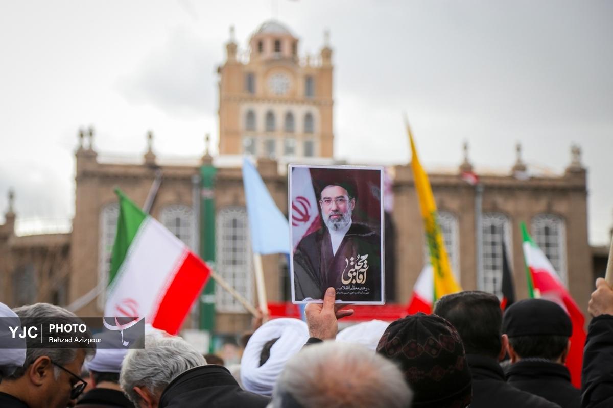 اجتماع سلام به آینده در مقابل ساختمان بلدیه در تهران