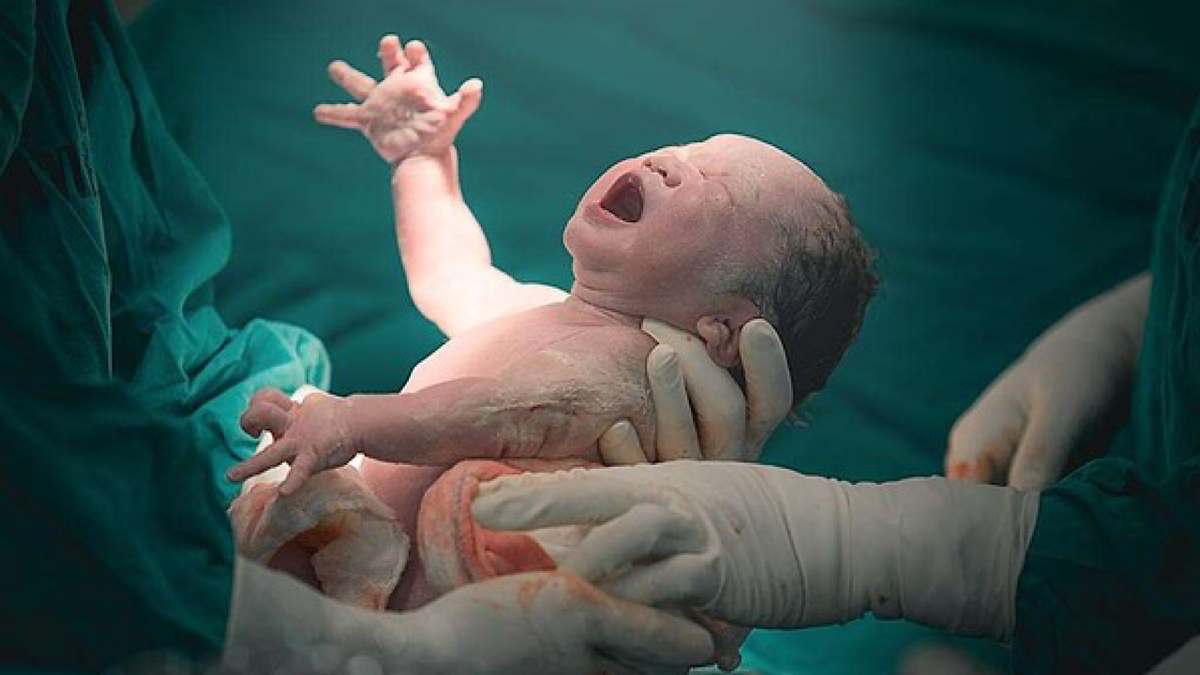 مادرانگی‌های یک پزشک + فیلم