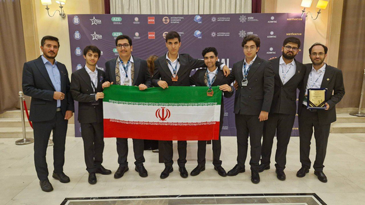 استقبال از مدال آوران کاروان ایران در المپیک دانش آموزی