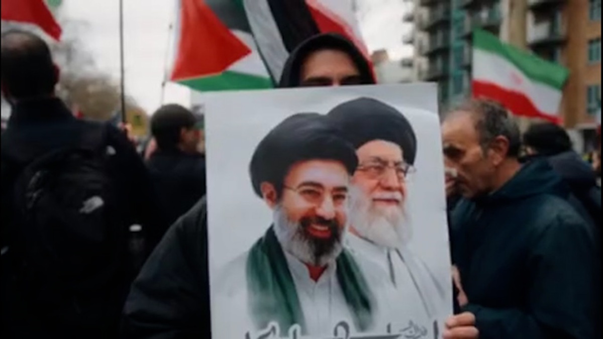 راهپیمایی‌های مردمی به قطار رسید + فیلم