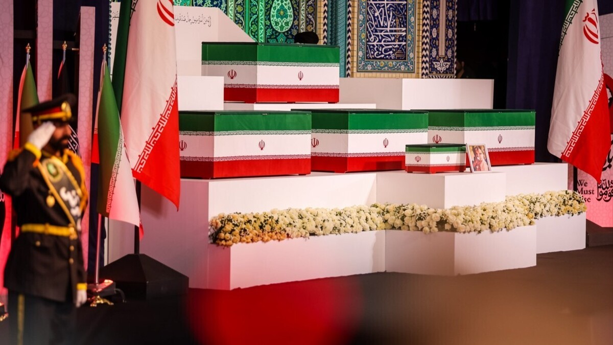 مرثیه‌خوانی مهدی رسولی در مراسم وداع با رهبر شهید + فیلم
