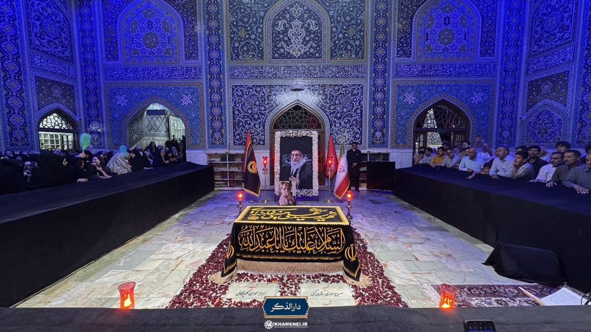 اعضای دفتر حفظ و نشر آثار رهبر شهید انقلاب مهمان خانواده شهید علیرضا تنگسیری + فیلم